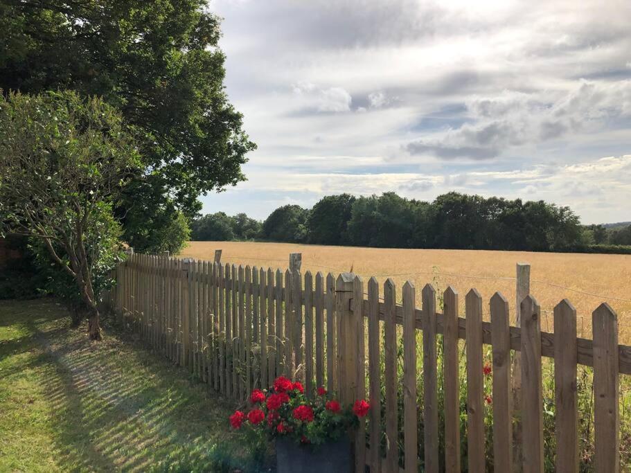 Self Contained Garden Studio With Stunning Views Sissinghurst Eksteriør billede